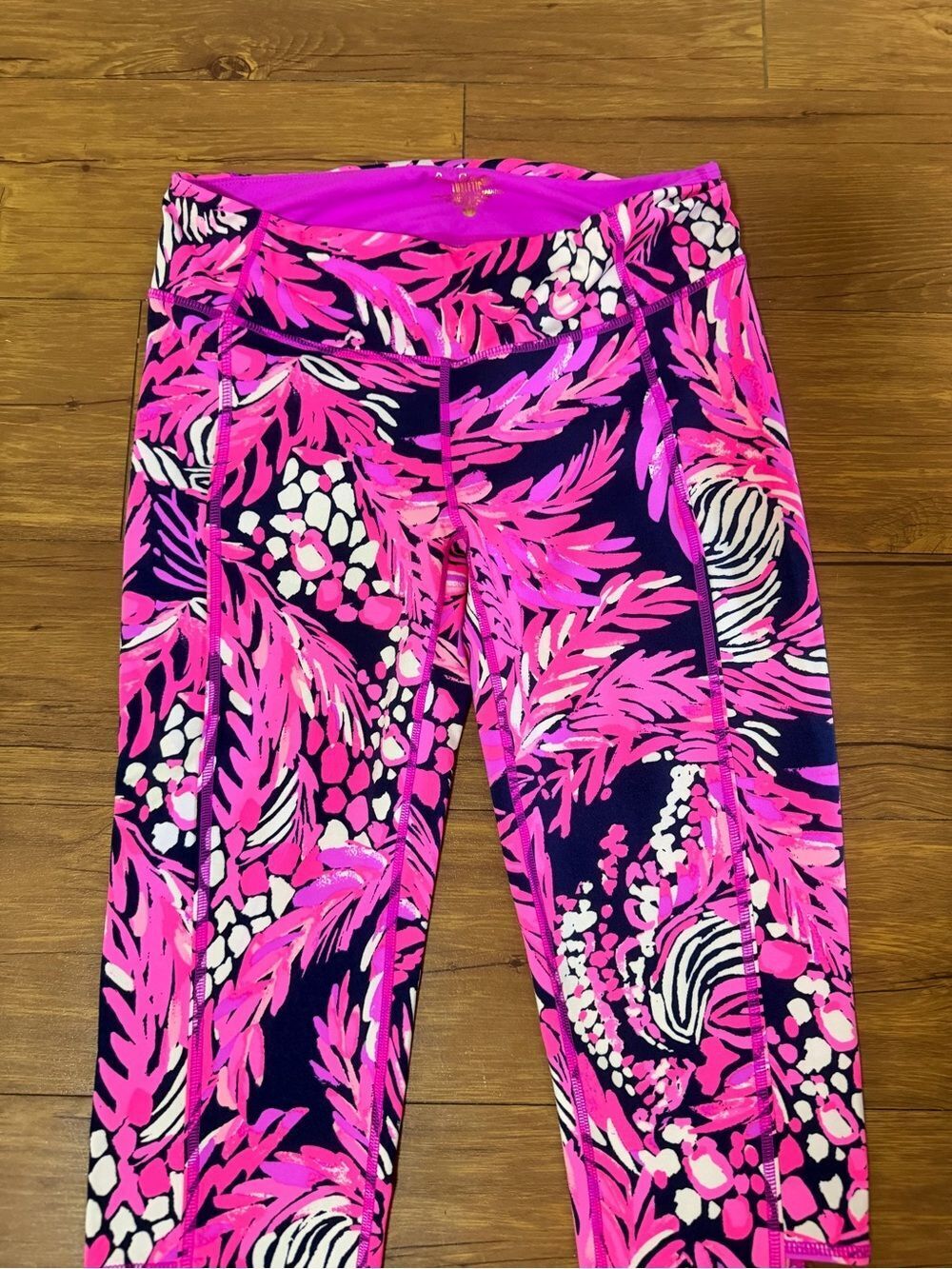 Lilly Pulitzer Luxletic Weekender Cropped Leggings Medium A Jungle In Here Print - Picture 5 of 10